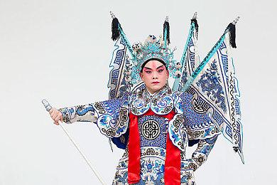 《Neyasnoe》8月29日steam发售 街道巡游探索